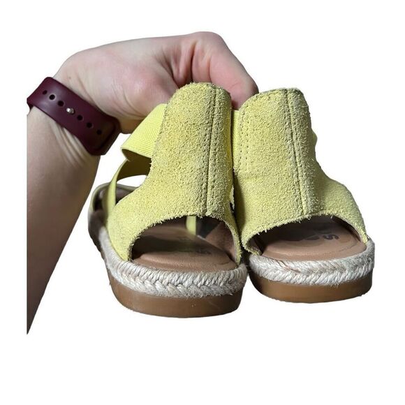 Sorel Ella Sunnyside Yellow Sandals size 8 Leather Elastic Slip On - Picture 6 of 8